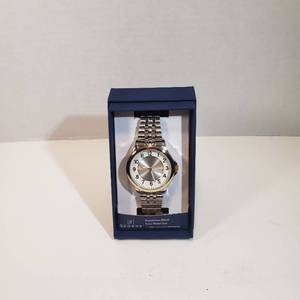 lot 201 image: George expansion band easy read dial silver wristband watch mens