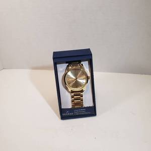 lot 220 image: George Long-Life Battery Quartz Accuracy Gold wristband watch Mens