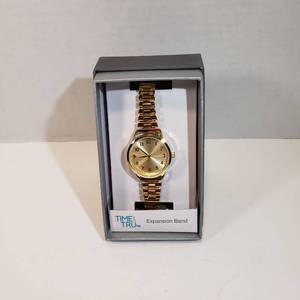 lot 241 image: Time and Tru Easy Read 12-hour Dial Second hand Gold face & expansion wristband watch womens