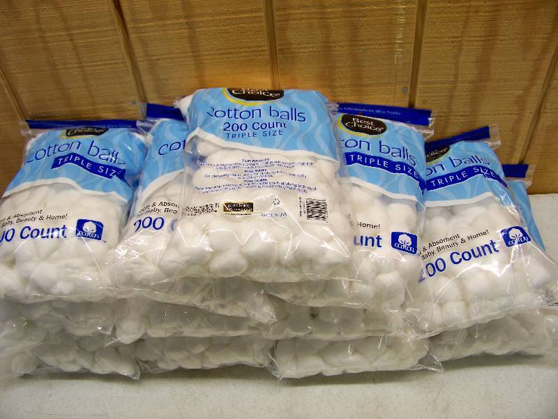 lot 1046 image: 12 Bags of 200 Triple Sized Cotton Balls