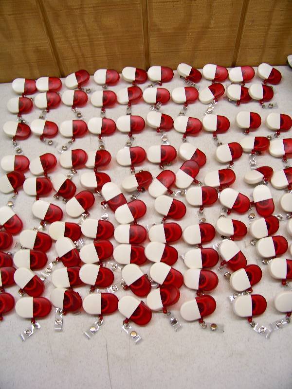 lot 1060 image: 500 Retractable Name Badge Holders