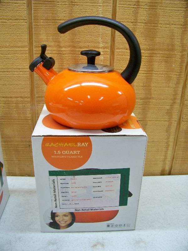 lot 1085 image: Rachael Ray 1.5 Quart Porcelain Enamel Whistling Tea Kettle