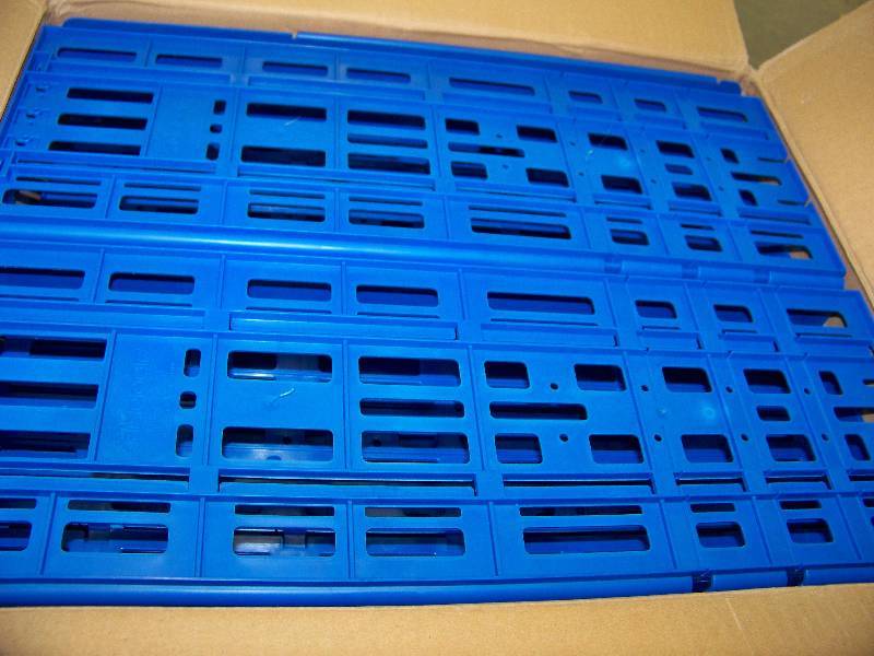 lot 1097 image: Case of 12 Fieldale 7.5 Freezer Trays