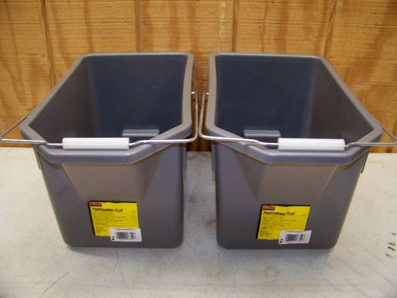 lot 1118 image: Lot of 2 Rubbermaid Mop Buckets