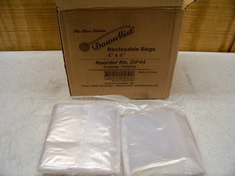 lot 1112 image: 1000 Ziplock Type Bags