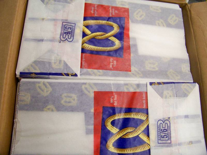 lot 1140 image: Case of 1000 Wax Bags