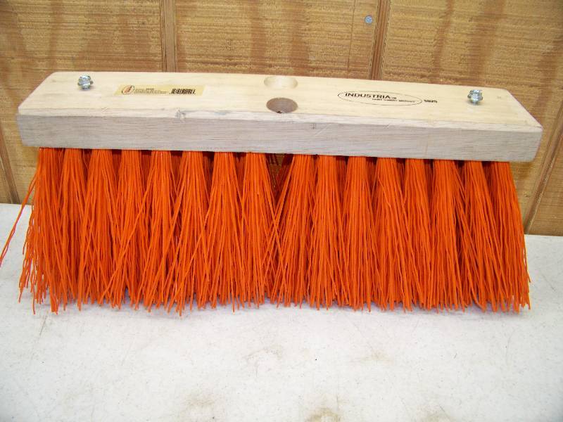 lot 1142 image: Industria Paint Sundry Brush