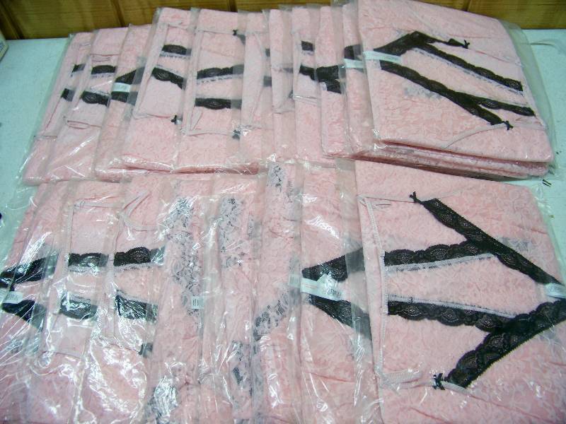 lot 1171 image: 22 Gilligan & OMalley Pink Lace Nighties