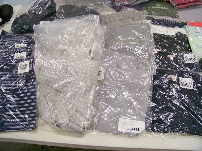 lot 1180 image: 28 Pieces Womens Clothing