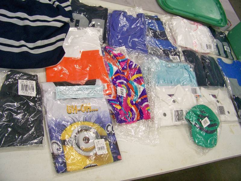 lot 1184 image: 20 Pieces Kids Clothing