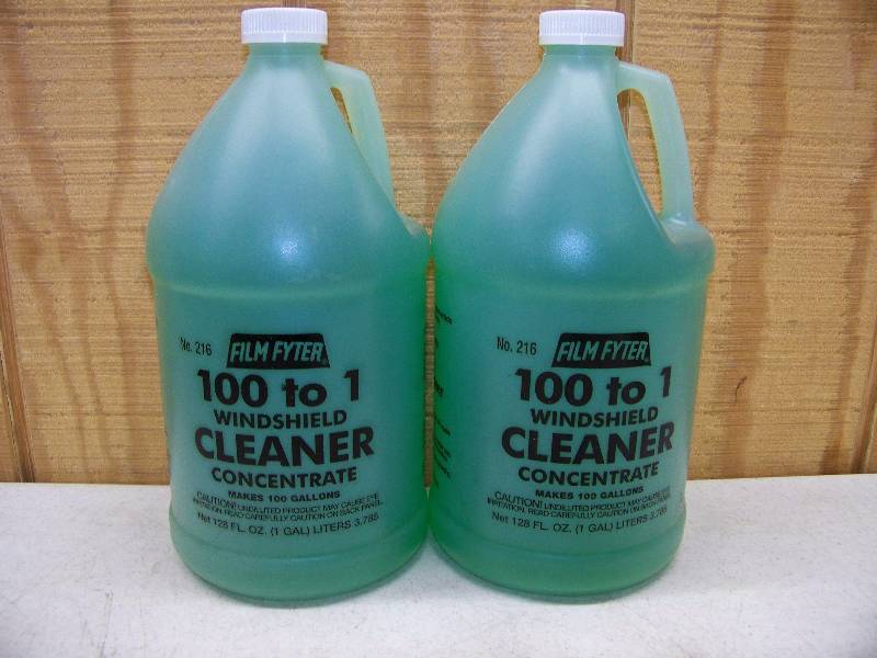 lot 1262 image: 2 Gallons Film Fyter 100 to 1 Windshield Cleaner Concentrate
