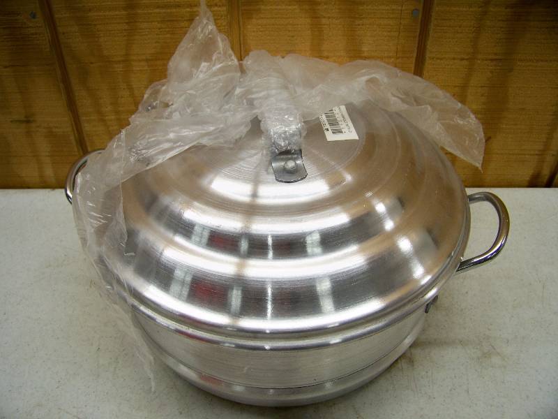 lot 1267 image: Town 12 Aluminum Steaner