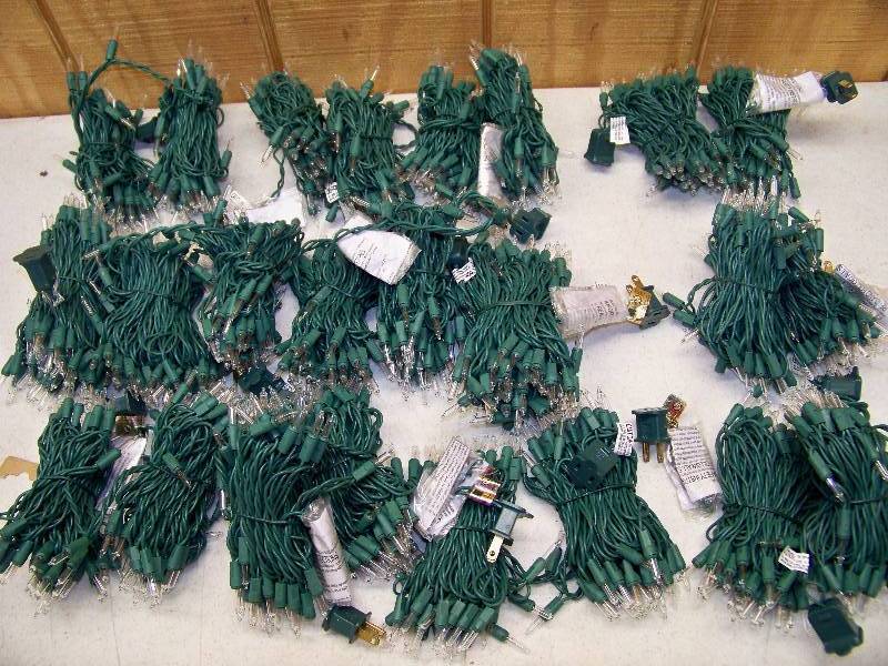 lot 1314 image: 13 Strands of 100 Clear Lights