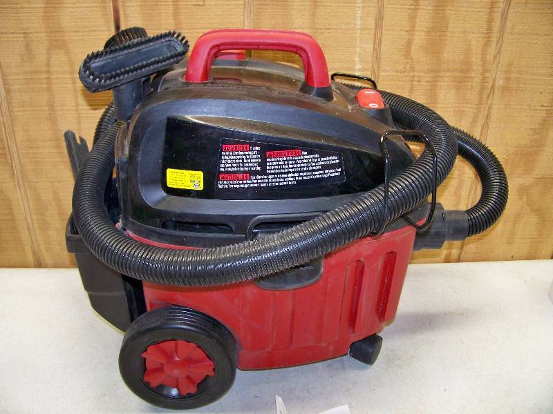 lot 1385 image: Craftsman 4 Gallon WetDry Show Vac