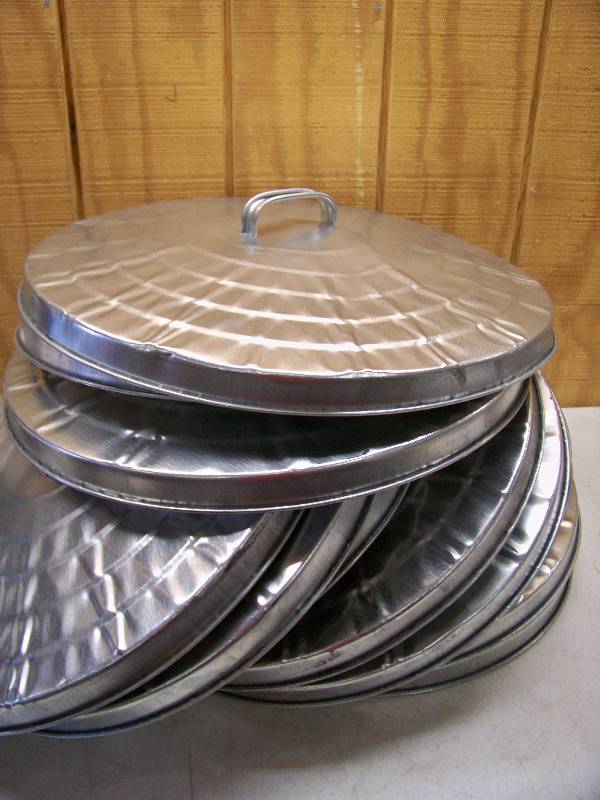 lot 1389 image: 12 Metal Trash Can Lids