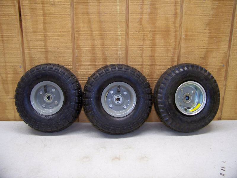 lot 1393 image: Lot of 3 Tires