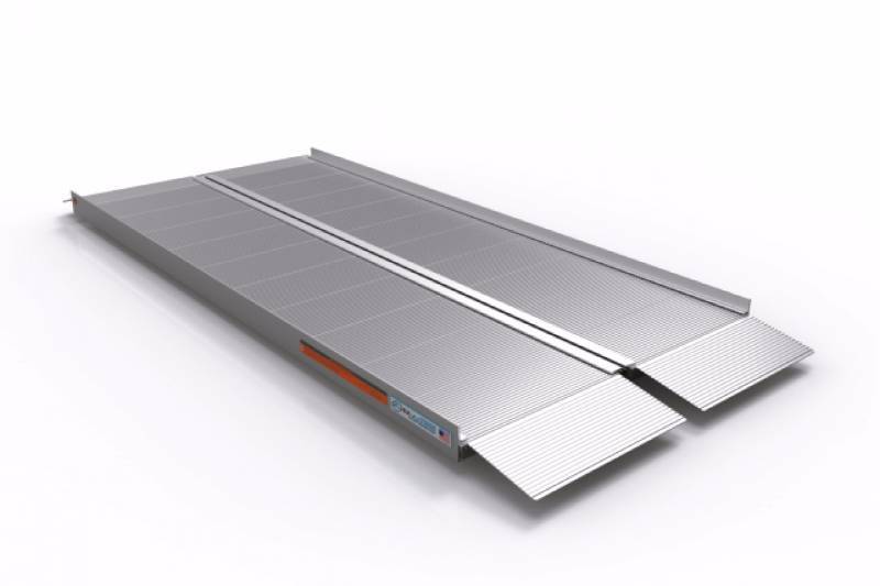 lot 1384 image: Signature Series E-Z Access Suitcase Ramp