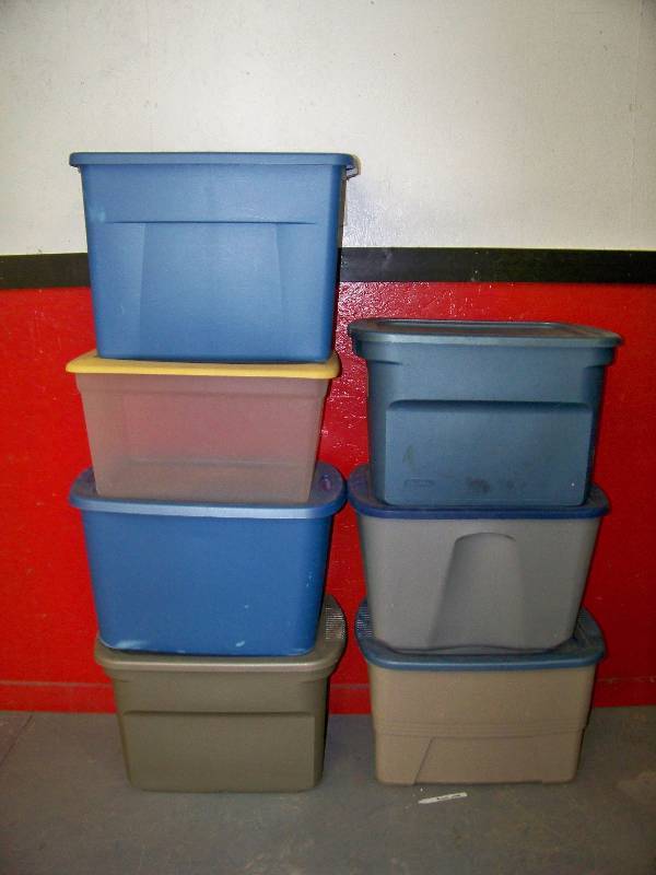 lot 1449 image: 7 18 Gallon Storage Totes