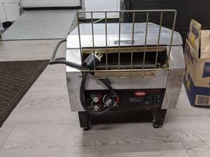 lot 3552 image: Hatco Toast-Qwik Conveyor Toaster Q-400
