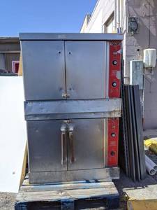 lot 3553 image: Vulcan Gas Oven