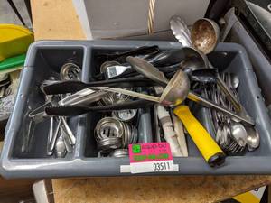 lot 3511 image: Assorted Utensils