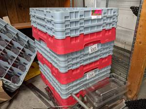 lot 3512 image: Over 40 Plastic Cups And Glass Racks