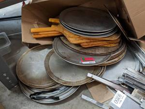 lot 3515 image: Assorted Pans