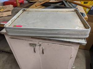 lot 3522 image: (8) Pans