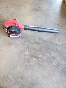 lot 4042 image: Craftsman Blower