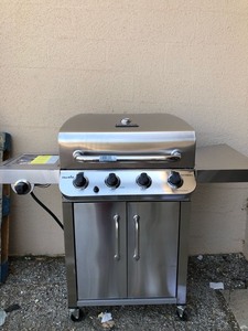 lot 4505 image: Char-Broil 4-Burner Gas Grill