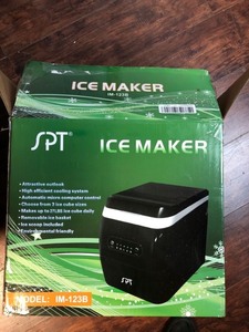lot 4508 image: Sunpentown Portable Ice Maker - Black