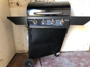 lot 4509 image: Char-Broil 4 Burner Gas Grill - Bottom Broken