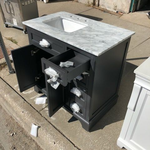 Dark Blue Vanity 36w X 22l X 36h Kansas Ciity Ks Reeds Wholesale Bathroom Vanities Interior Doors Work Benches Ryobi Dewalt Power Tools Equip Bid