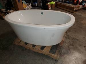 lot 3294 image: MTF Freestanding Bath Tub