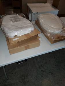 lot 3405 image: Lot of Toilet Seats