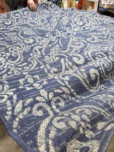 lot 14447 image: Blue indoor outdoor area rug 5x8