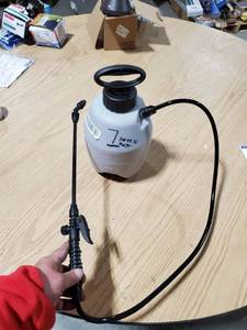lot 14459 image: 1 gallon Garden Sprayer