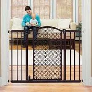 lot 14386 image: Summer Infant Modern Home Auto Close Baby Gate- Bronze, BronzeBlack