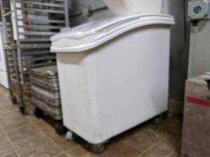 lot 8514 image: Winco Ingredient Bin