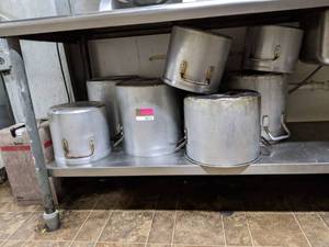 lot 8518 image: Assorted Sized Pots