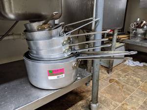 lot 8519 image: Assorted Pots