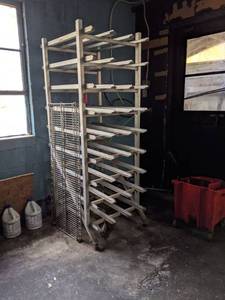lot 8527 image: Commercial Aluminum Can Rack