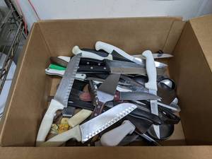 lot 8531 image: Assorted Kitchen Ware