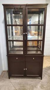 lot 8570 image: Lighted Display Cabinet