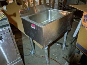 lot 8585 image: Eagle Stainless Steel Sink