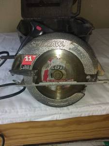lot 4570 image: Nice 11 Amp Skil Skilsaw In Great Condition Tested And Working With Carrying Case