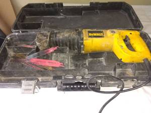 lot 4573 image: Dewalt Reciprocating Saw In Good Condition Tested And Working With Carrying Case