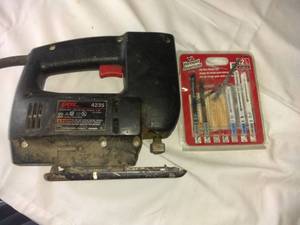 lot 4575 image: Skil 4235 3.2 Amp Jigsaw Tested And Working With Blades