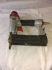 lot 4583 image: Central Pneumatic 120 PSI Stapler