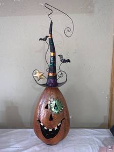 lot 4594 image: Metal Halloween Jack-O-Lantern Decoration Location D1